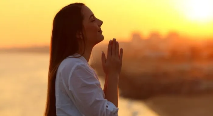 What should a true prayer to God be like?